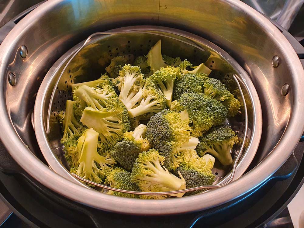 Raw broccoli in the Instant Pot